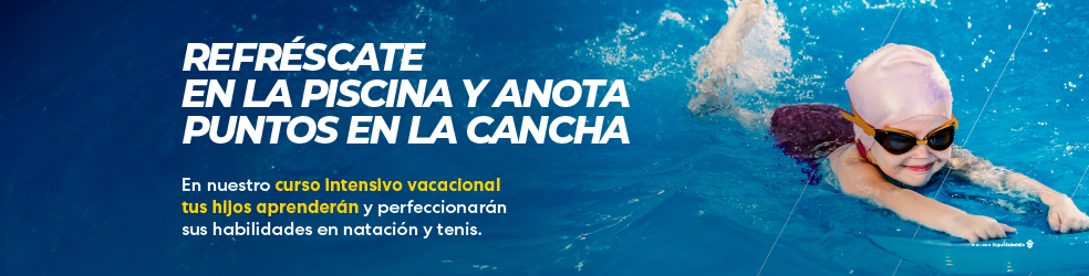 Niña pequeña nadando en una piscina del Club la Colina